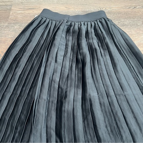 NWT Lululemon Satin Pleated Midi Skirt Black Size XS - Picture 7 of 12